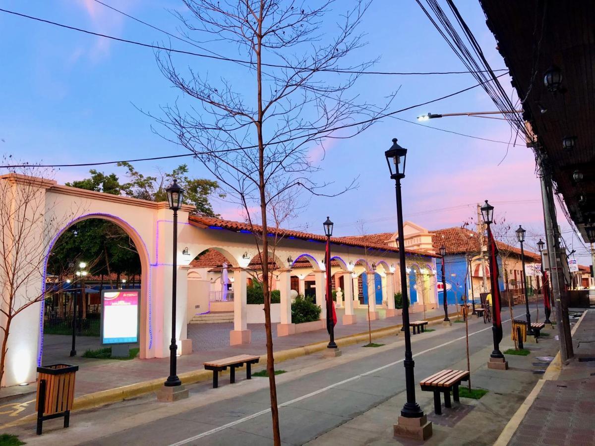 Casa Lula Leon Hostal エクステリア 写真