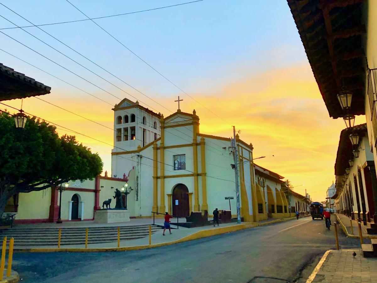 Casa Lula Leon Hostal エクステリア 写真