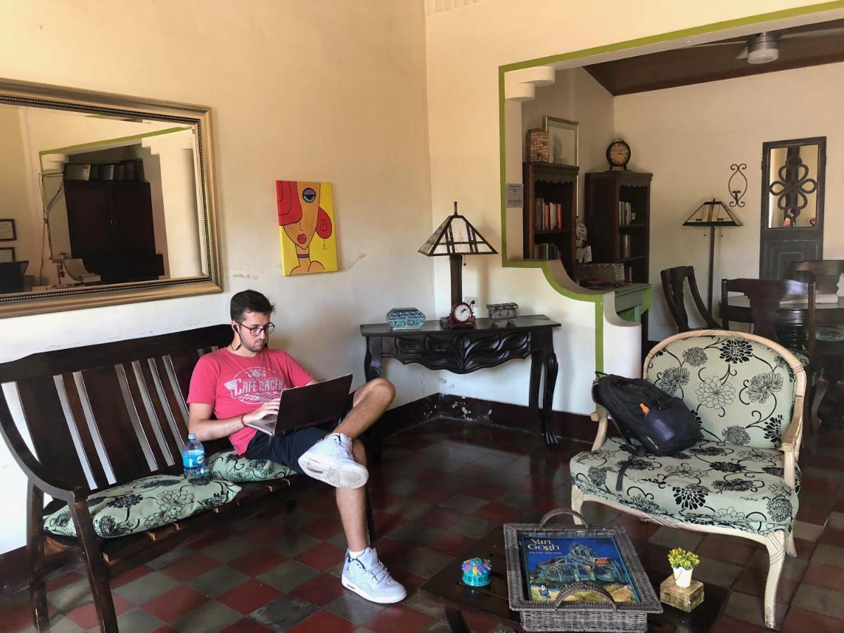 Casa Lula Leon Hostal エクステリア 写真